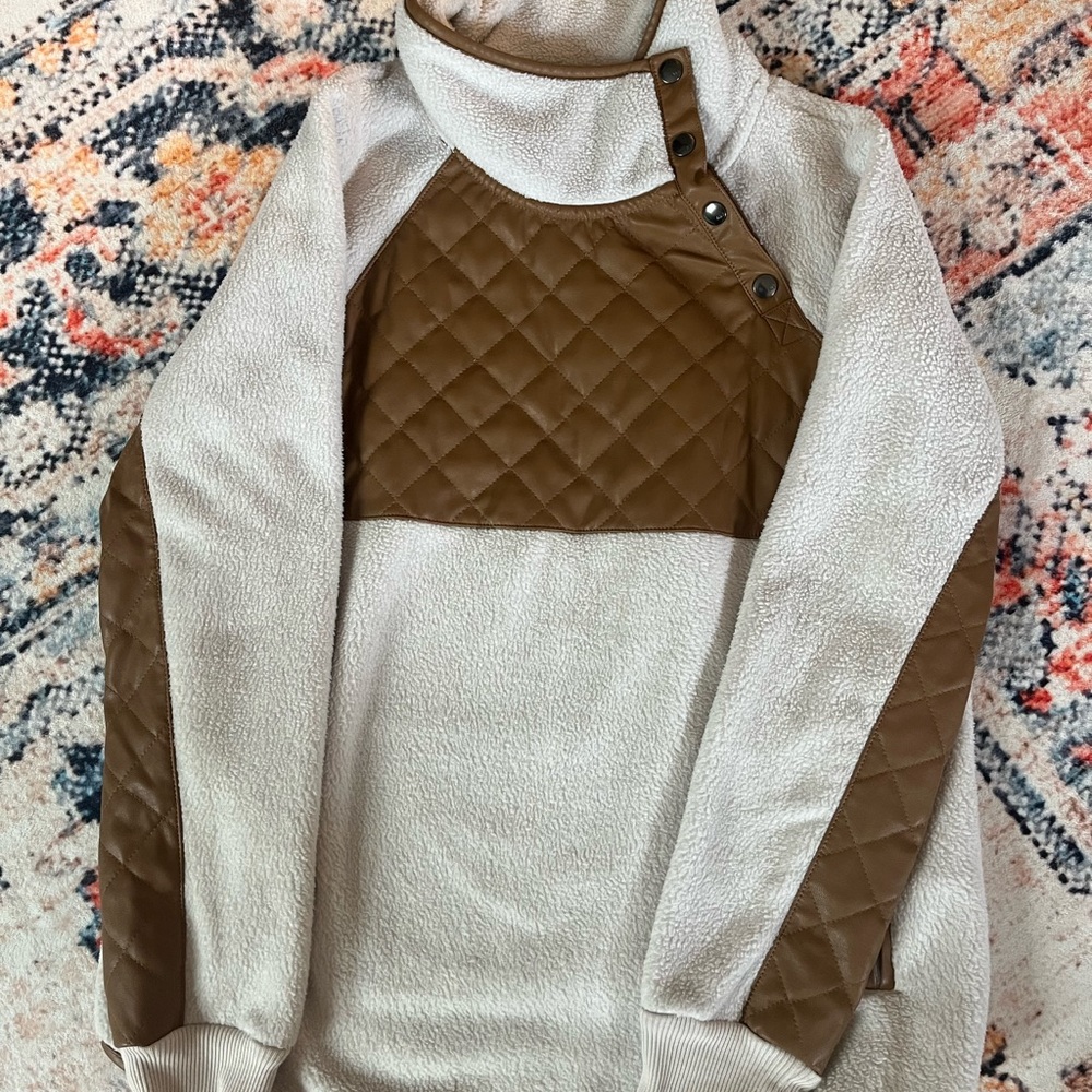 Women’s Cream and Brown Quilted Pullover Sweatshirt from Abercrombie